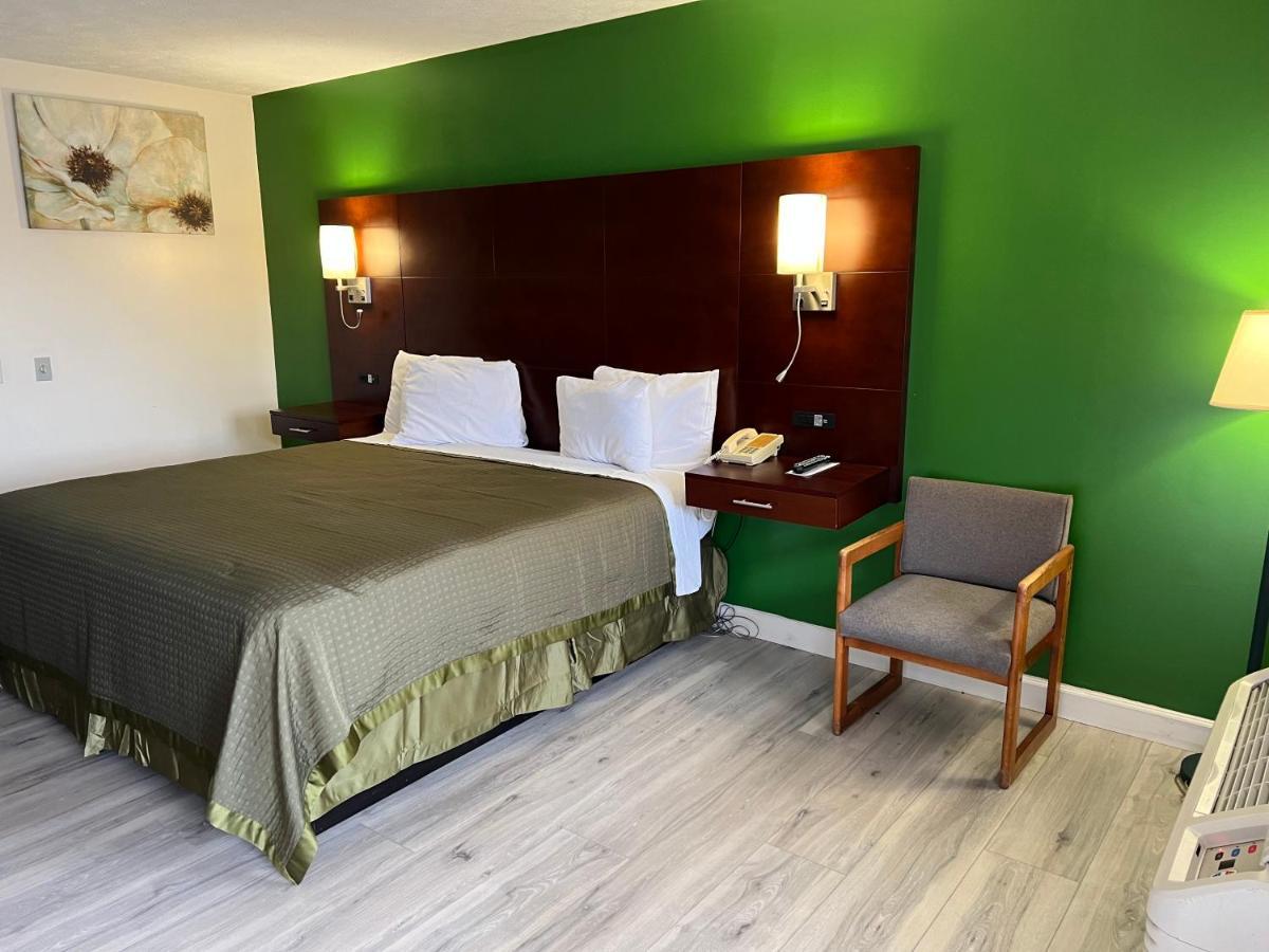 Surry Inn - Dobson Екстериор снимка